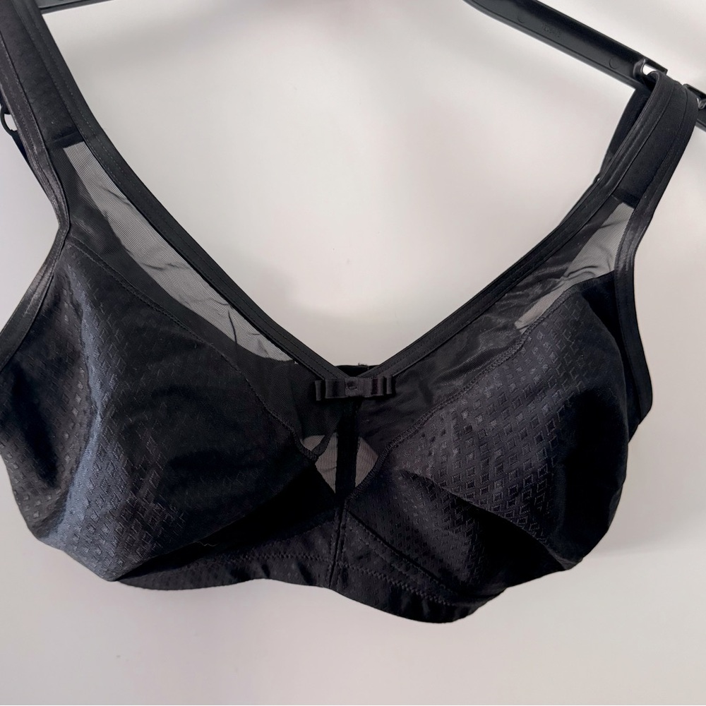 Rosie black wireless bra. Only worn couple times. 34H